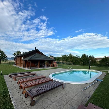 V'S Place - Wooden House With Heated Pool And Outdoor Sauna Otočac 外观 照片